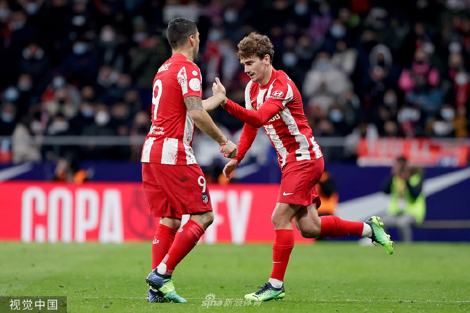 巴西边卫雷南·洛迪打入世界波后怒吼庆祝，尽显南美球员的狂放与激情。