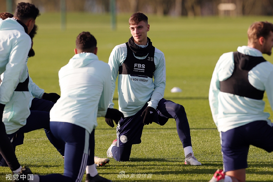 训练结束后，莱斯特城球员们结伴离开球场，神情放松且充满希望