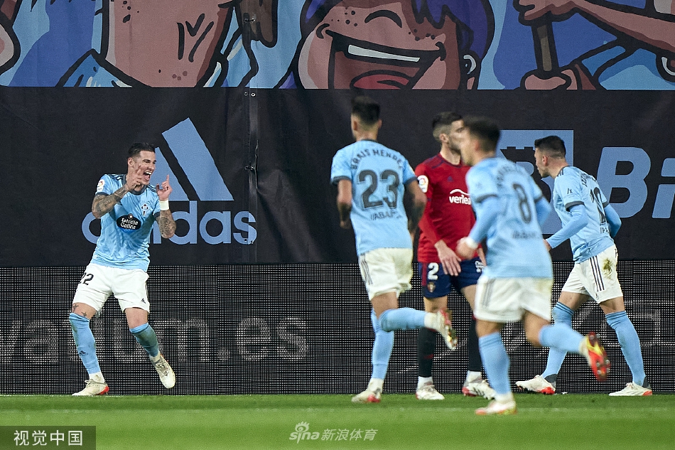 塞尔维劲射破网瞬间，皮球划过一道白光直挂死角