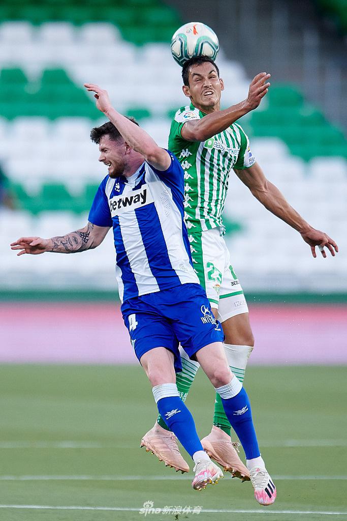 进球后的何塞卢张开双臂肆意狂奔，面部因怒吼而扭曲，将球队六连败以来的压抑与保级重压下的激情在这一刻彻底释放