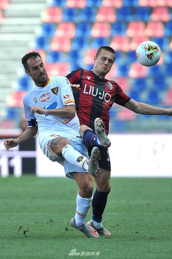 冈比亚小将巴罗补时阶段一剑封喉，他张开双臂肆意奔跑，享受着成为达拉拉山英雄的无上荣光。