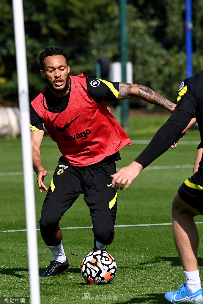 坎特不在的日子里，喝水哥德林克沃特在训练中格外卖力，他用凶悍的滑铲证明自己依旧是中场这道屏障上最坚固的一块砖石。