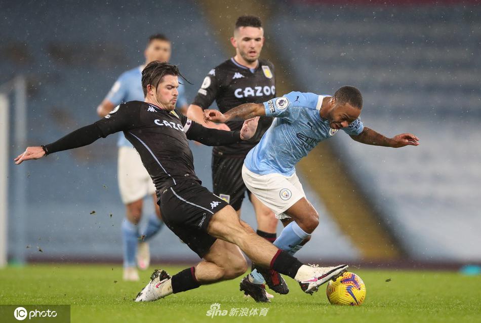 福登在边路灵动突破，如舞者般戏耍防守，他轻盈的身影承载着曼城未来的无限希望