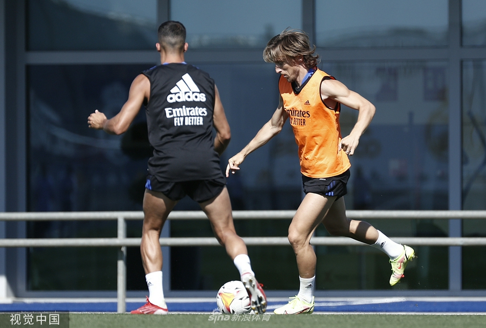 卡瓦哈尔伤愈归队后积极参与合练，他眼神坚毅，每一次拼抢都全力以赴，仿佛要将缺席比赛的时间都补回来。