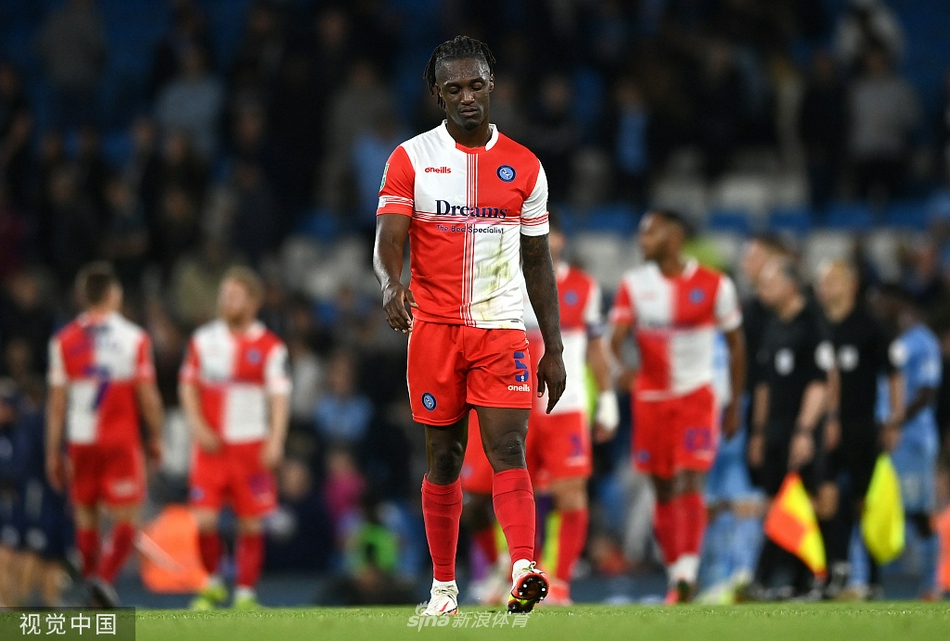 年仅19岁的小将帕尔默中场启动，如风一般掠过半个球场，在禁区前沿内切爆射，皮如流星般飞入网窝，这是他送给自己的最佳成年礼。