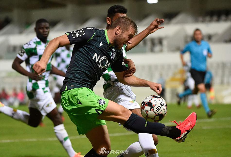 终场哨响，拼尽全力的摩雷伦斯球员们如释重负，他们相拥庆祝这场来之不易的平局。在少一人作战的情况下，这场0-0的比分，其价值丝毫不亚于一场胜利。