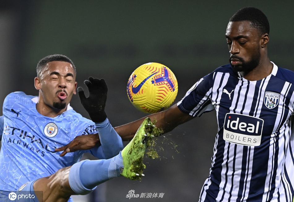 坎塞洛禁区前沿不停球直接左脚凌空抽射，皮球划出一道美妙弧线直挂球门死角，贝尔纳多·席尔瓦在底线附近目睹这粒世界波入网。