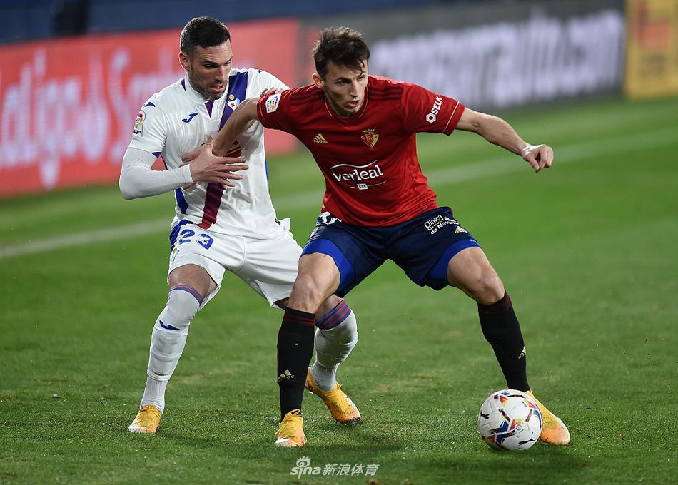 进球的布迪米尔被队友们团团围住，埃尔·萨达尔球场在这一刻陷入沸腾，这粒金子般的进球为奥萨苏纳带来了宝贵的三分。