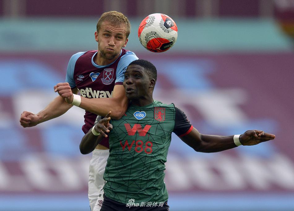 夜幕降临下的伦敦奥林匹克体育场外，巨大的电子显示屏上定格着1-1的比分，灯光照亮了空荡荡的看台座椅，仿佛在默默诉说着刚刚结束的那场惊心动魄的保级大战。