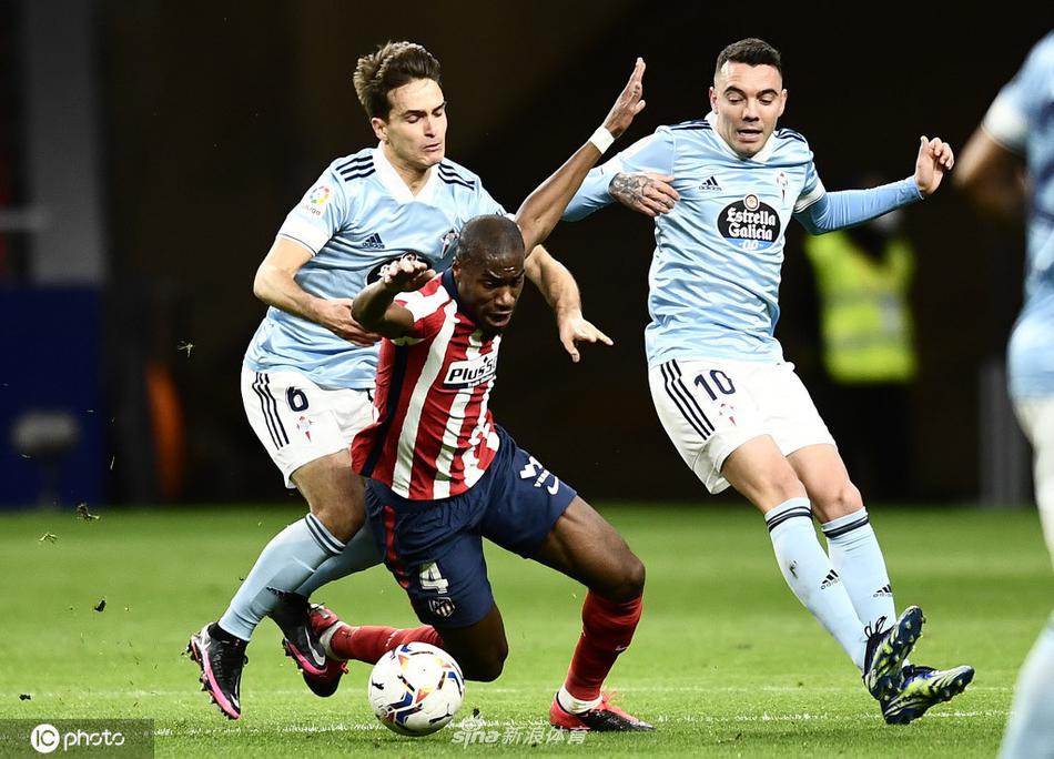 雷南·洛迪在左路高速插上，不停球直接端出一记美妙的弧线，精准地找到禁区内的苏亚雷斯，完成助攻梅开二度。