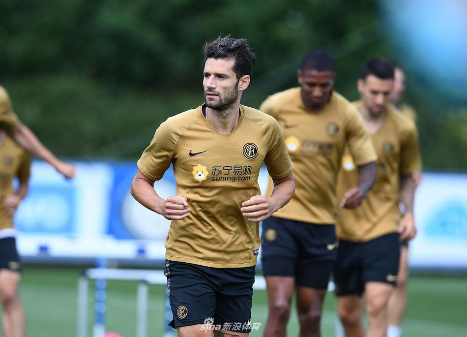 半場武漢三鎮00河南黃銳烽關鍵解圍河南0射正