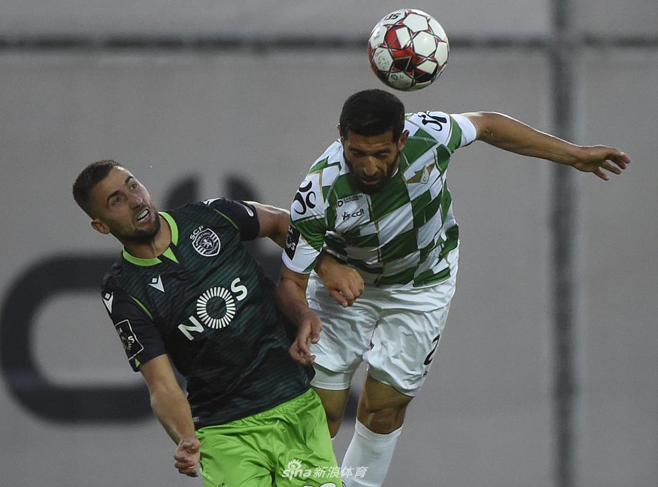 面对里斯本竞技如潮水般的攻势，摩雷伦斯的门将马特乌斯-帕西纳托成为了最忙碌的人，他高高跃起，用指尖将球托出横梁，力保城门不失，堪称球队的英雄。