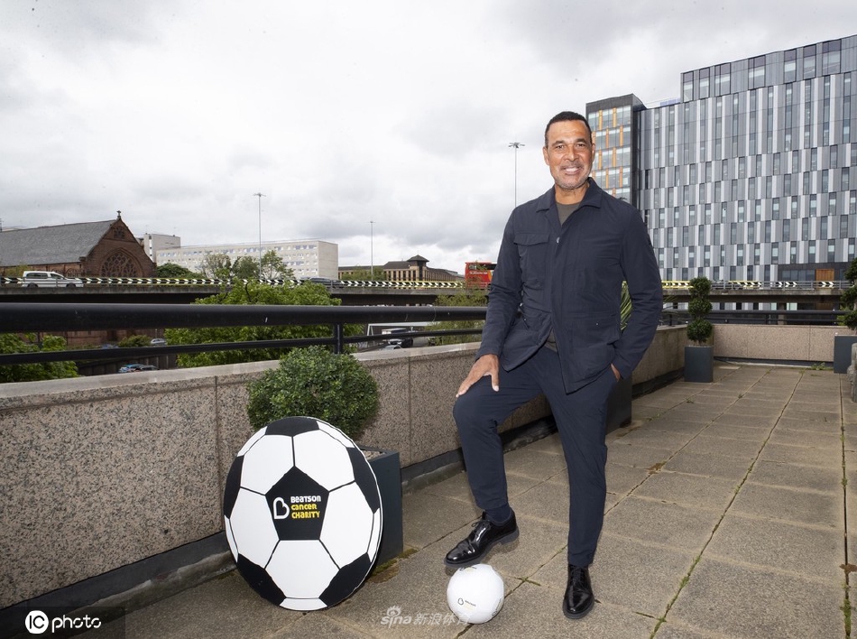 晚宴结束时，古利特微笑着向众人致意告别，其亲和力与人格魅力为这场慈善之夜画上圆满句号。