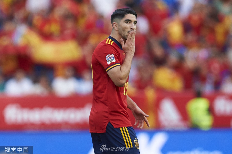 阿森西奥右路突破后送出精妙助攻，索莱尔门前包抄一蹴而就