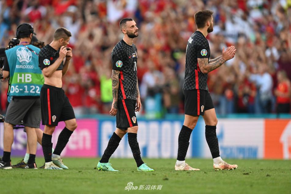 比赛结束后，全体克罗地亚球员手拉手走向客队球迷区，他们深深鞠躬，向那些在看台上始终不离不弃、用呐喊陪伴他们战斗到最后一秒的球迷们表达最诚挚的感谢。