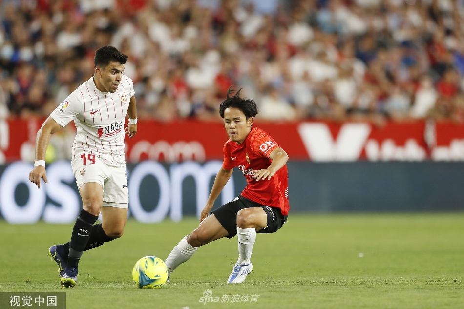 终场哨响，双方球员神情迥异，塞维利亚队员掩面叹息，而马洛卡队员则相互击掌庆祝这场艰难的平局。