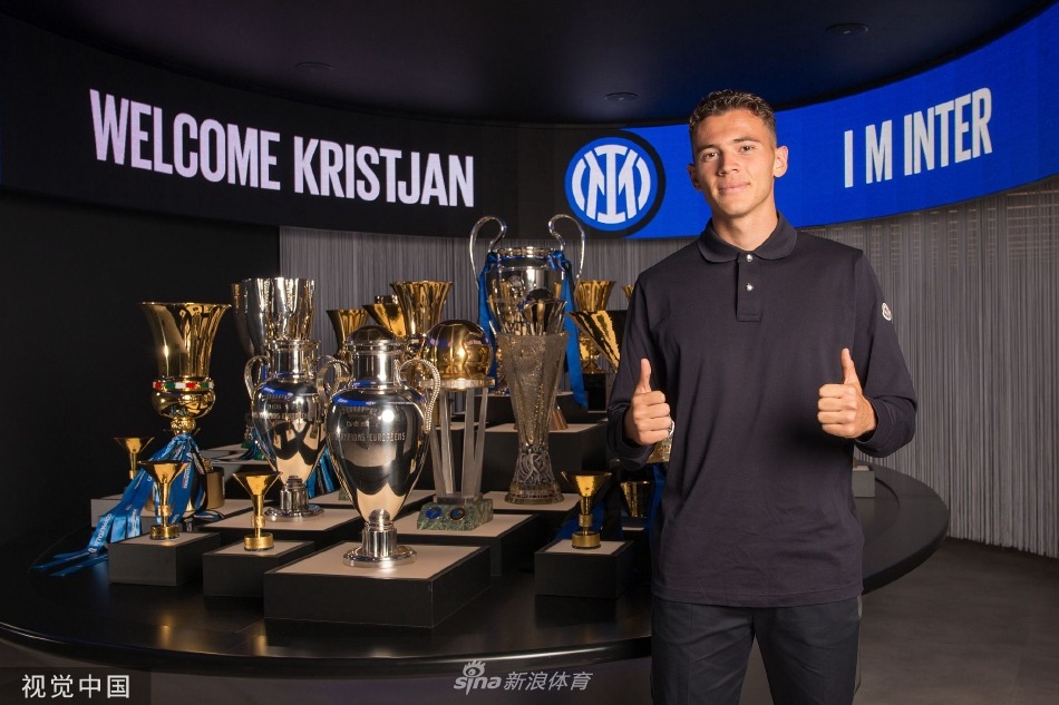 阿斯拉尼在国际米兰训练场上首次带球奔跑，蓝黑战袍在绿茵场上划出一道充满希望的轨迹