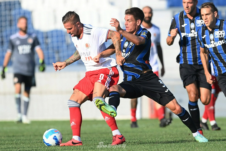 比赛结束后，全场灯光闪耀，巨大的电子记分牌定格在7-1，记录下这场夏季热身赛的辉煌胜利