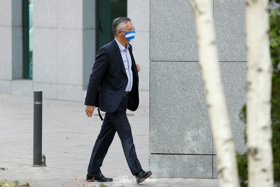 毕尔巴鄂竞技俱乐部的主场圣马梅斯球场外景，这家以只使用巴斯克地区球员为传统的俱乐部，也在此次投票中与皇马巴萨站在了一起，反对CVC协议。