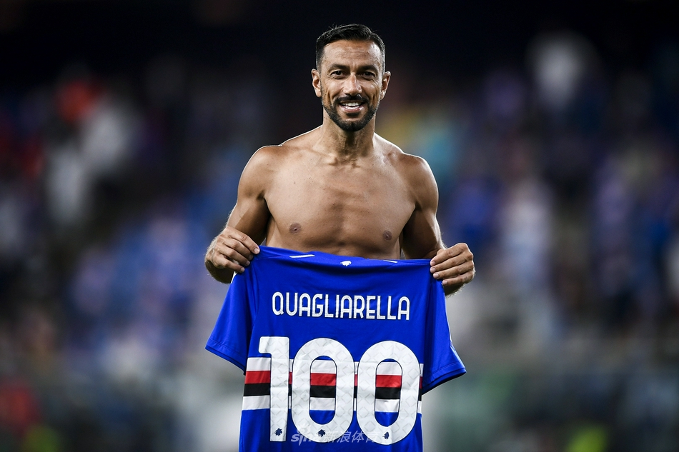 韩国人气御姐，尽显芳菲妩媚