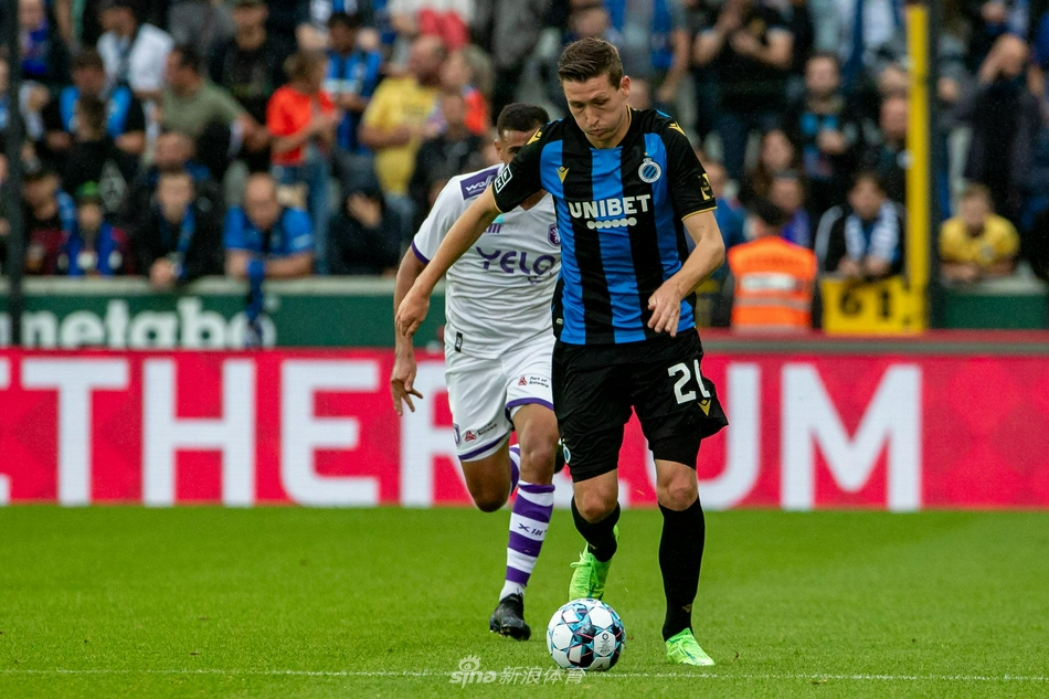 赛后，远征的比尔肖特球迷并未因球队失利而沮丧，他们挥舞着围巾，在看台上组成一道亮丽的风景线，用歌声和掌声感谢球员们在场上战斗到最后一刻的付出。