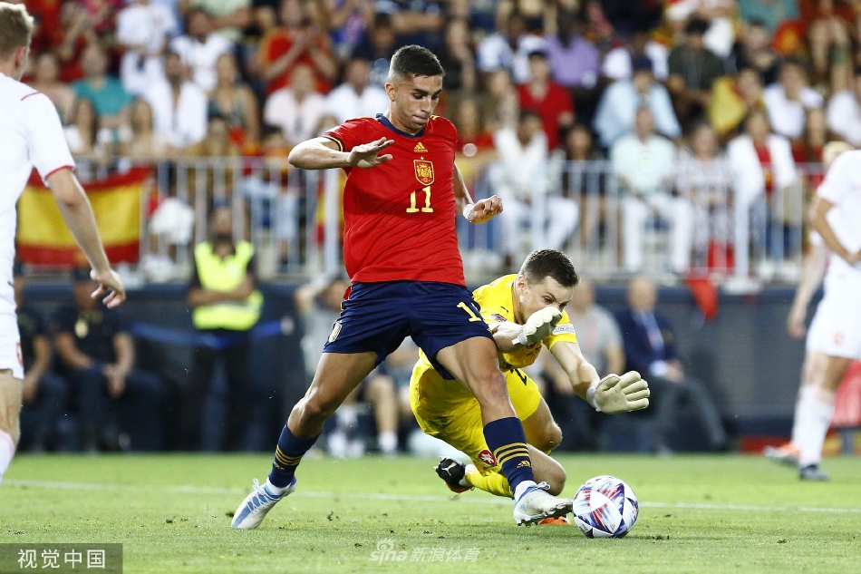 加维替补登场后左路犀利突破，为西班牙的进攻注入全新节奏