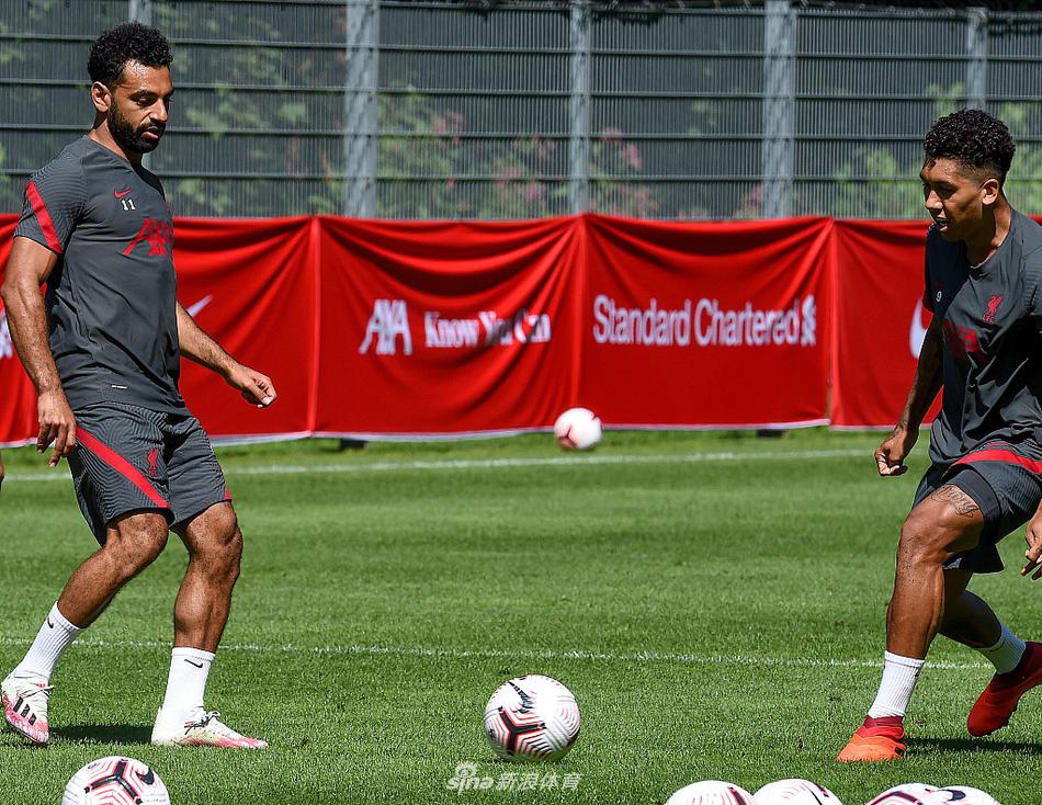 训练场上的边路飞翼罗伯逊表情专注而轻松，这位过去两个赛季英超助攻数最多的后卫之一，正在奥地利为新的征程积蓄能量，准备再次在左路掀起进攻狂潮。