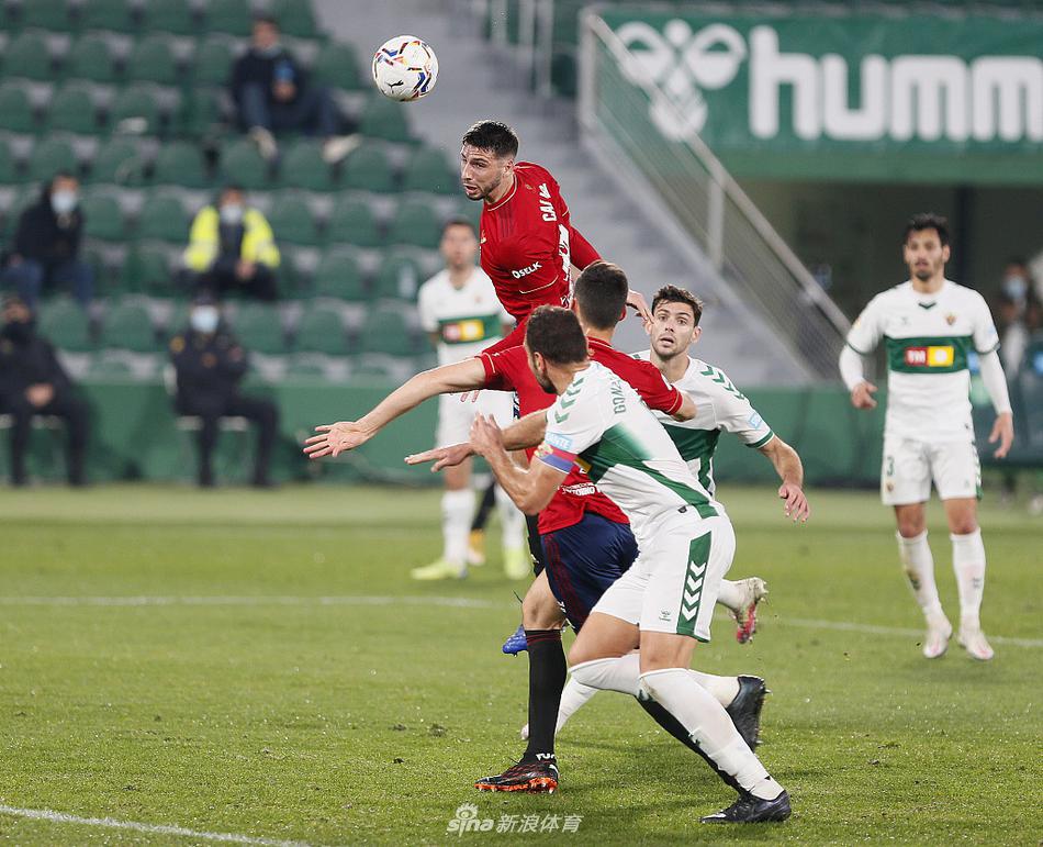 埃尔切前锋卡里略在混战中抓住对方后卫解围失误，倒地扫射破门，皮球滚入球门死角，这是他为球队第二次顽强扳平比分。