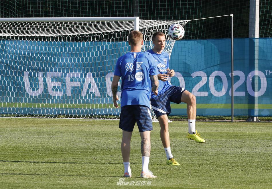 头号射手蒂穆·普基在训练中格外卖力，他灵动的跑位和精准的射门，预示着这位“芬兰冰刀”已为即将到来的恶战做好准备。