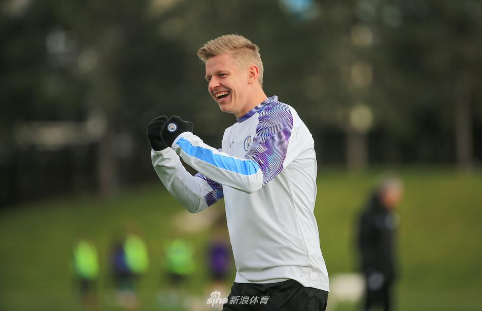 埃德森在门前展现出极佳的竞技状态，面对替补球员的轮番轰门，他高接低挡，一次精彩的侧扑更是引得场边替补席一阵惊呼。