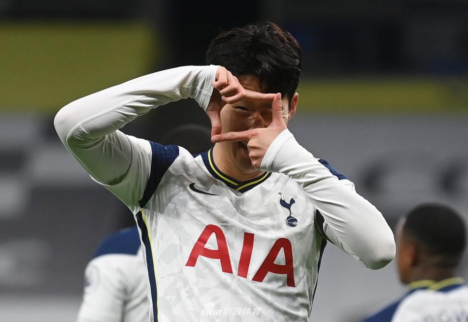 攔不住了!里薩謝接突分底角三分再中,個人第二節連得10分