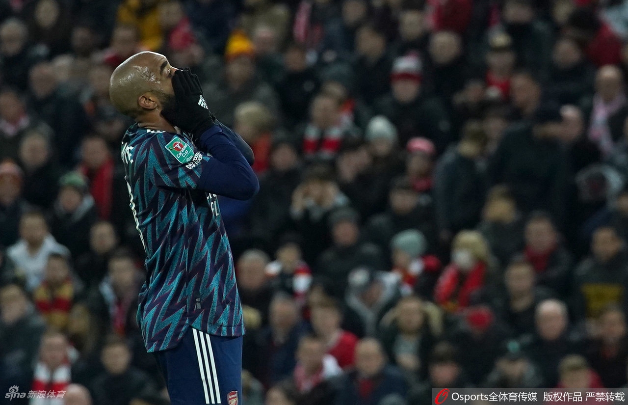 利物浦门将阿利松·贝克尔神勇扑救，近距离封堵了阿森纳小将布卡约·萨卡势在必得的射门，力保球门不失。