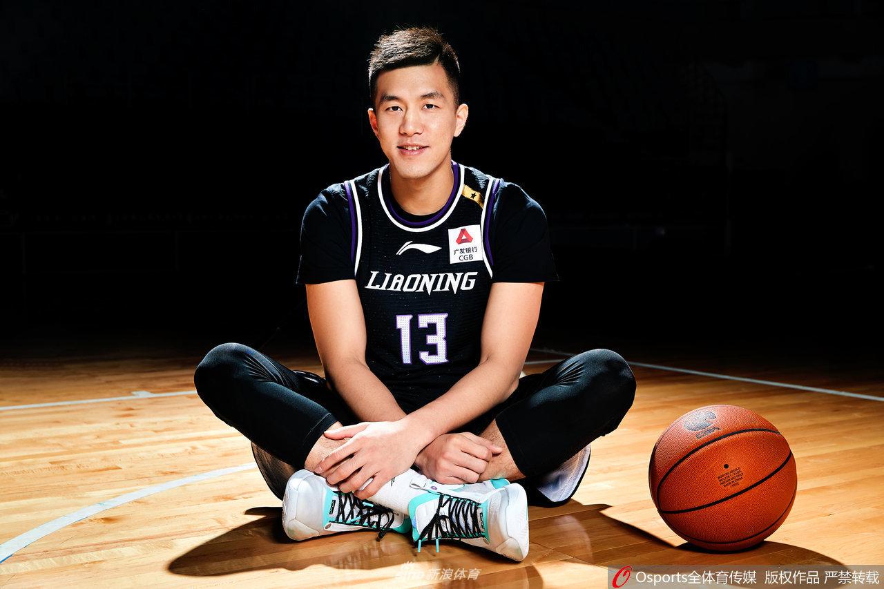 cba辽宁队拍摄官方创意写真 郭艾伦领衔众猛将