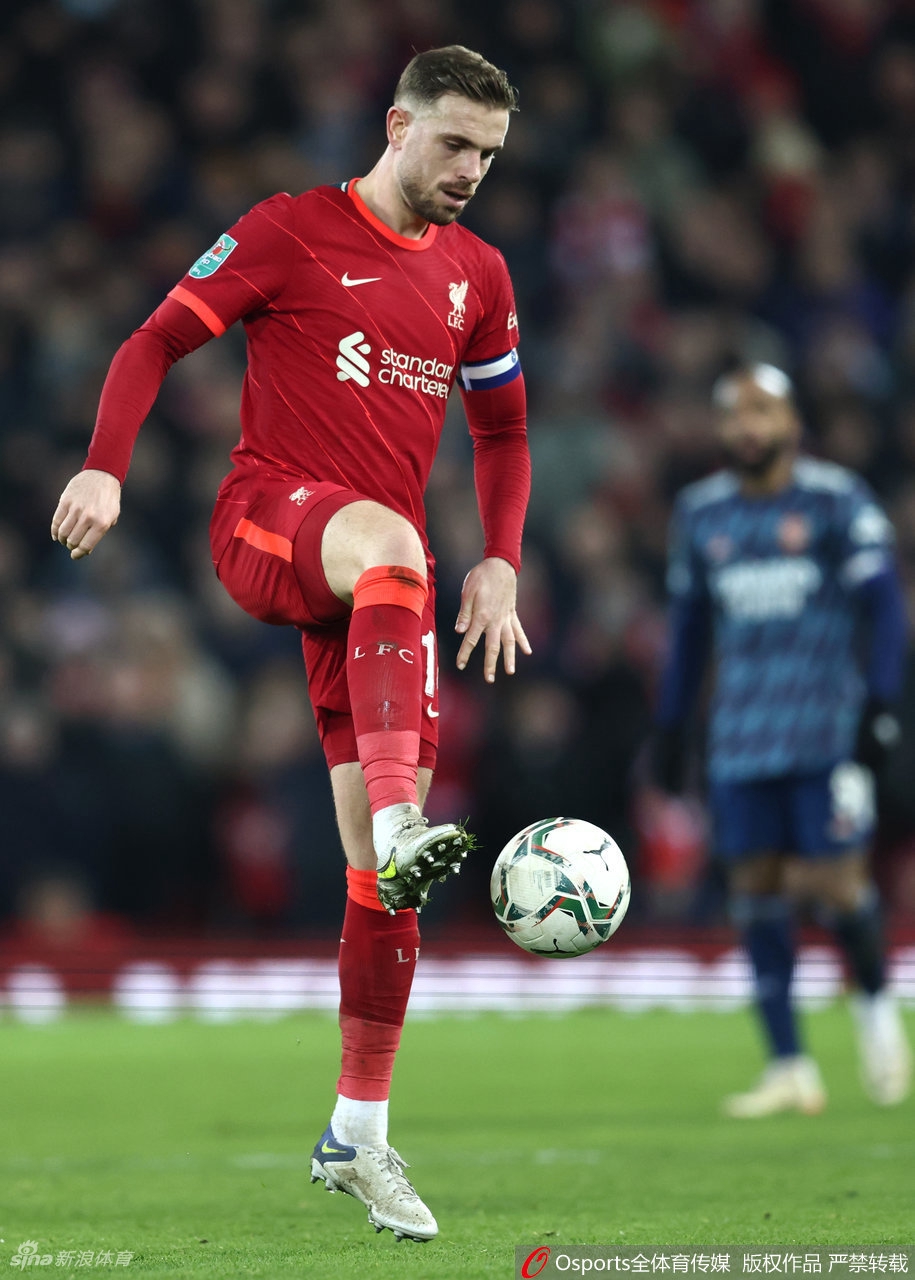 阿森纳中卫本·怀特在门线前做出关键解围，力保球门不失，他是枪手后防线的定海神针。