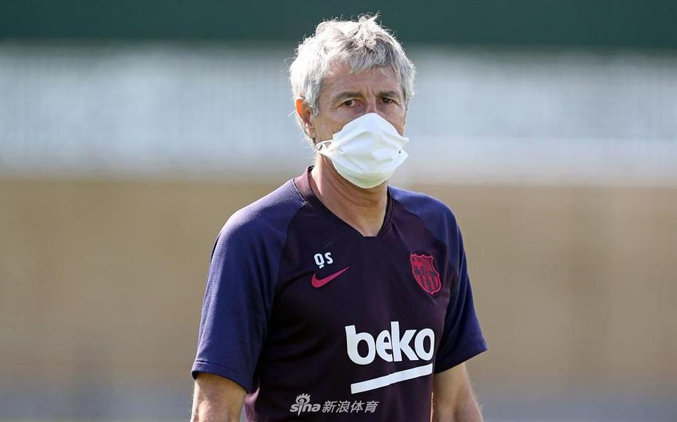 尽管是分组训练，但巴萨的老将们以身作则，在严谨的防疫流程下，依然保持着高强度的传接球练习，岁月在他们身上沉淀的不仅是经验，更是对胜利的执着。