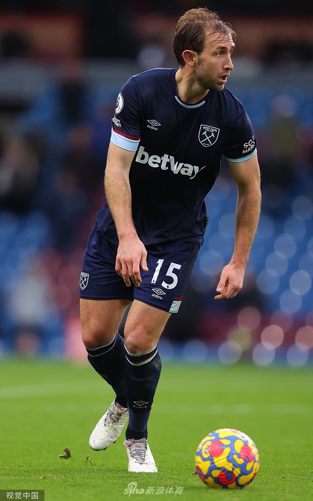 比赛结束后，双方球员神情各异，伯恩利球员面露欣慰，西汉姆联球员则难掩遗憾