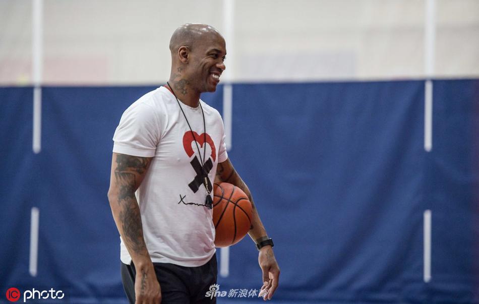 阿迪达斯清风系列