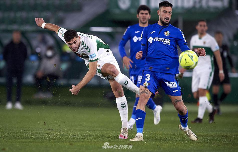 海梅-马塔门前补射得手反超比分瞬间