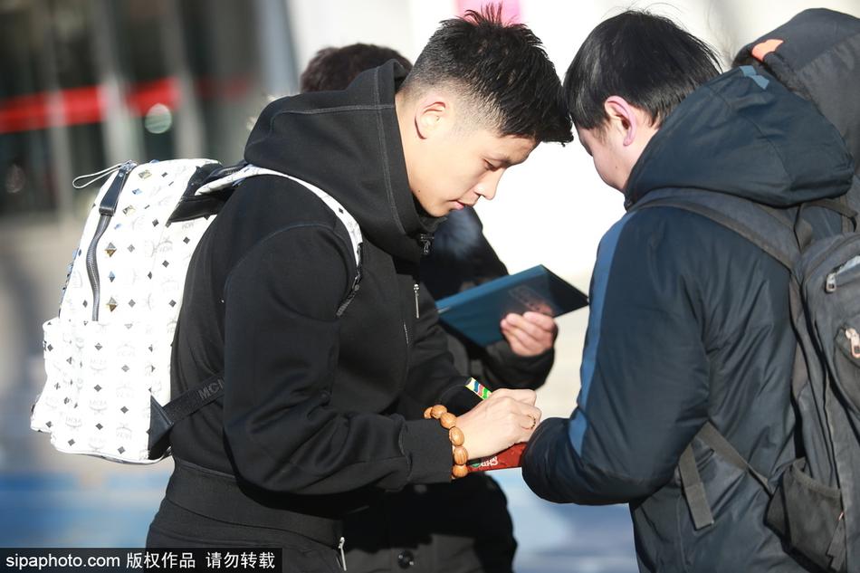 [流言板]勇士不敵開拓者遭遇主場首次輸球，目前主場戰績為5勝1負