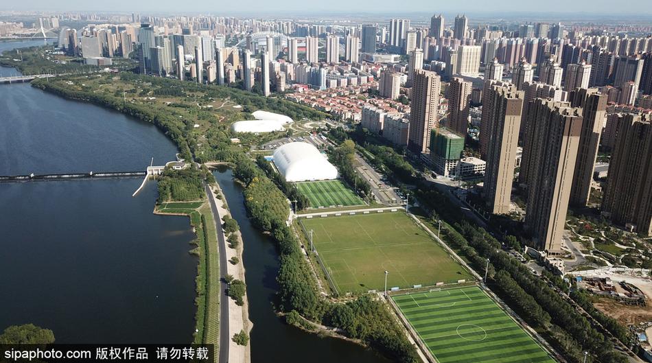 搅黄恒大庆典！11年前的天河，邵佳一替补登场任意球绝杀广州恒大