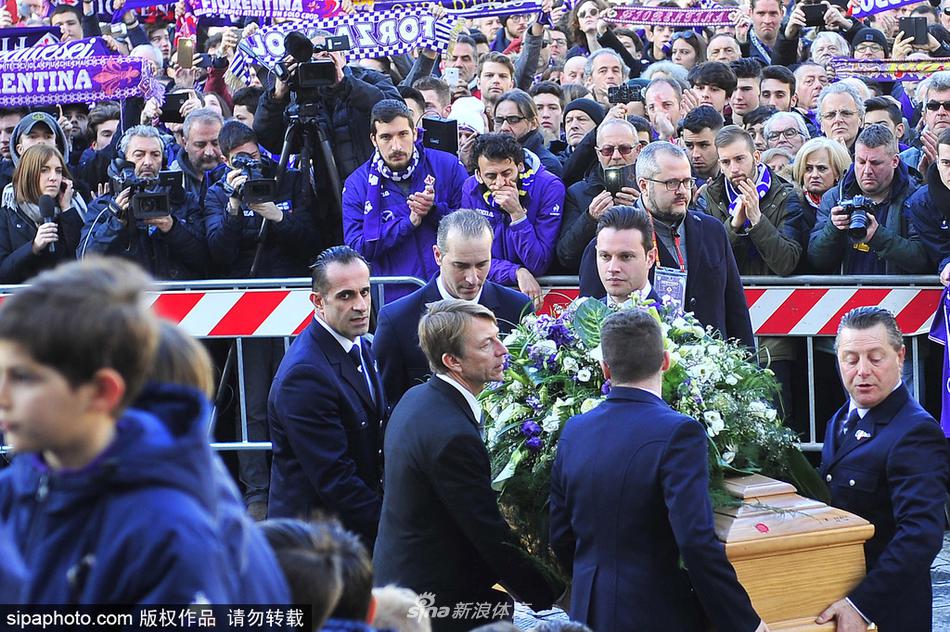 精準傳中送助攻!孔德社媒曬同拉什福德合照慶祝勝利:歐冠之夜!