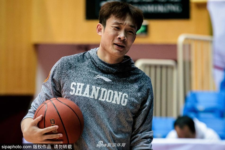 ??禿然開火！卡魯索速推反擊 接杰倫威回傳三分一箭穿心