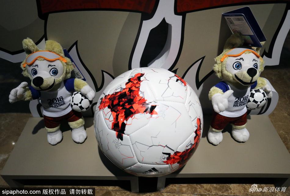 走访联合会杯吉祥物纪念品商场(22张)