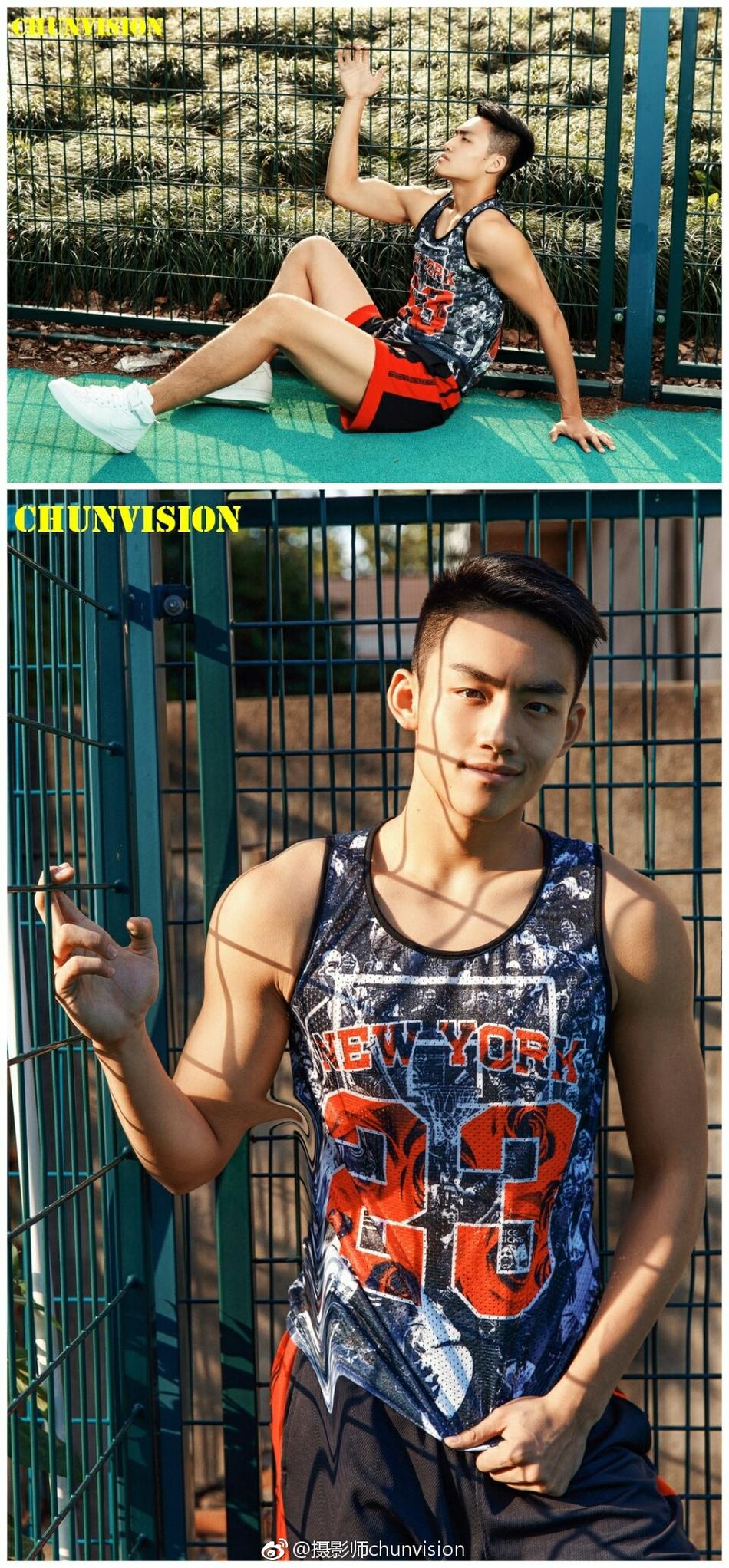 比赛结束,他虽满头大汗略显疲惫,但眼神依然明亮而坚毅,望向远方,那里有他对下一次胜利的渴望和对篮球未来的憧憬。