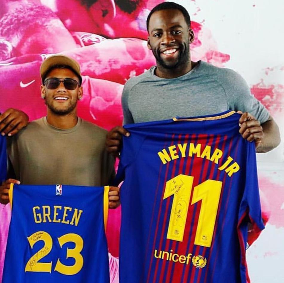 nba总冠军得主格林造访巴萨足球队