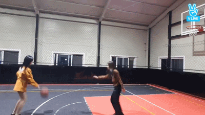 小仙女三分线外干拔跳投,篮球空心入网,美如画