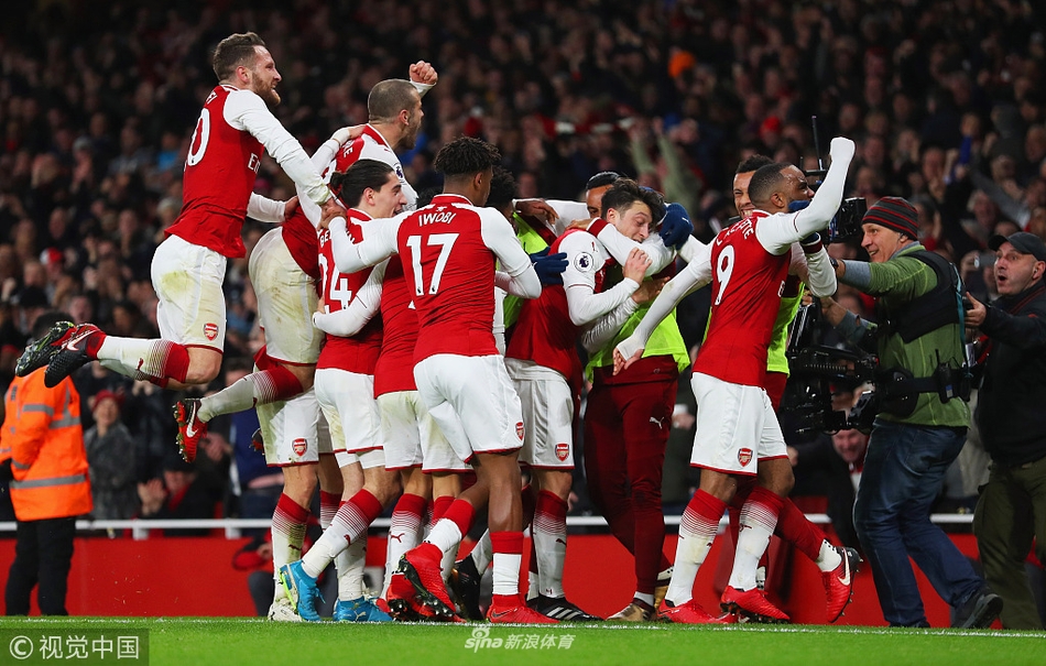 阿森纳疯狂庆祝