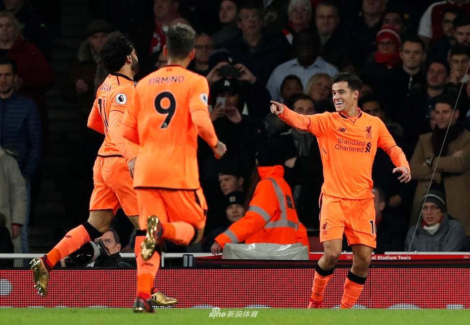 库蒂尼奥庆祝破门