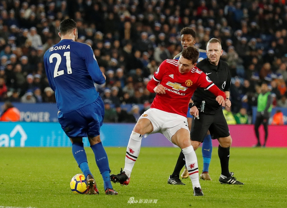 马蒂奇中场对抗