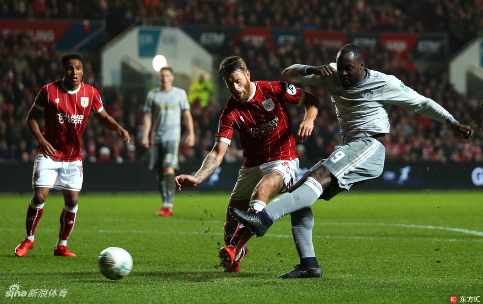 卢卡库门前劲射